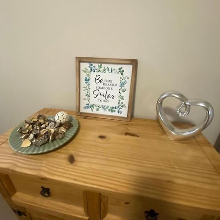Cherry Cabin With Hot Tub York Esterno foto